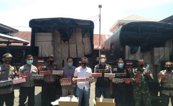 Polres Payakumbuh berhasil mengamankan 305 kardus rokok ilegal dengan merek Luffman. (ANTARA/Akmal Saputra)
