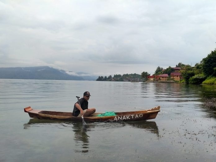 Komunitas Pemuda Kreatif Toba Gelar Festival Mardoton Bagi Nelayan Tradisional Danau Toba