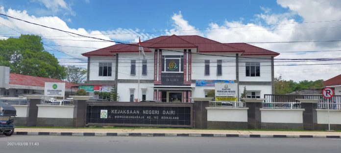 Kantor Kejaksaan Dairi di Jln Sisingamangaraja Sidikalng, Senin(8/3/21) (f:dok/manru)