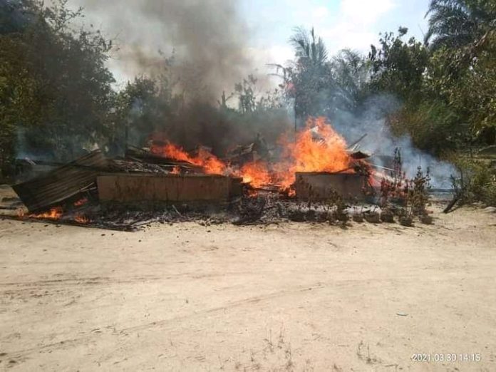 Ditinggal Pergi Pemilik, Rumah Hangus Terbakar di Batu Bara
