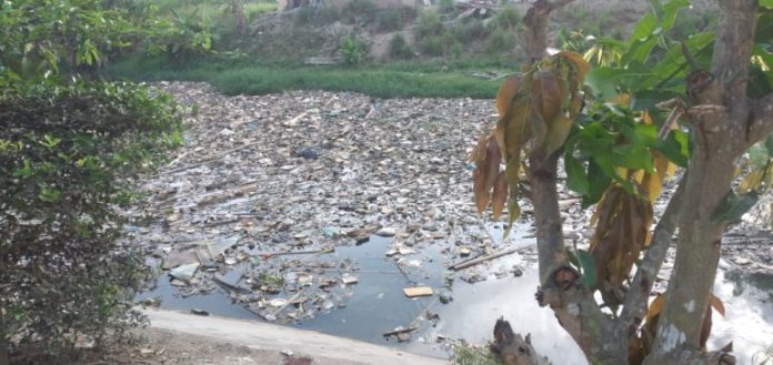 Sampah Menumpuk Di Sungai Bedera Medan