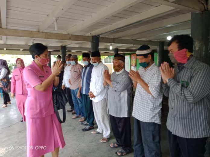 Ketua Bhayangkari Sumut Beri Santunan ke Panti Asuhan Darul Aitam
