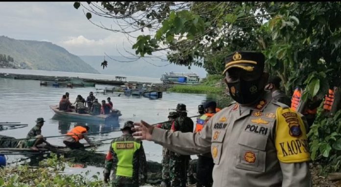 Hari Ketiga, TNI/Polri Kembali Tertibkan 40 Kotak KJA di Sibaganding