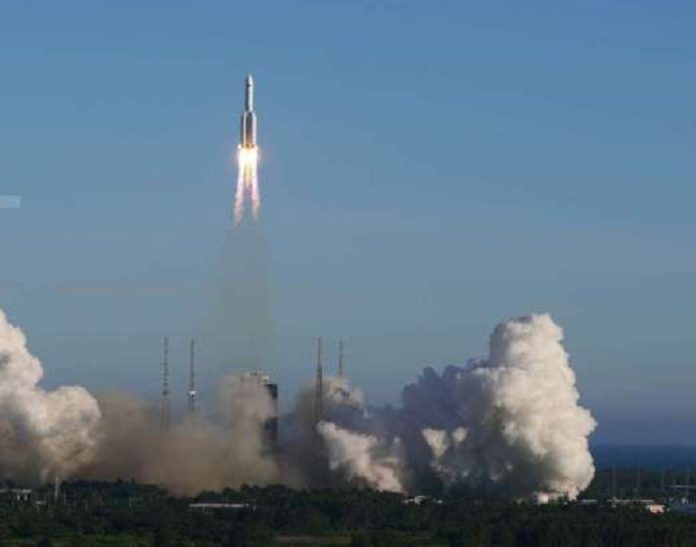 18 Ton Roket Milik China Bakal Mendarat ke Bumi