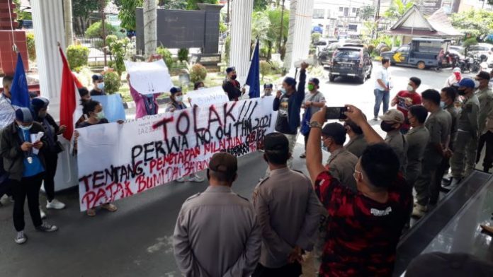 Aksi Demontrasi Tolak Perwa NJOP, GMKI Geruduk Kantor Wali Kota Siantar