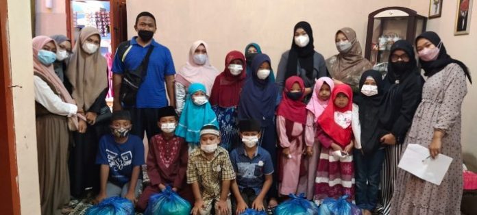 Jelang Idul Fitri, Rohis Gandeng Alumni SMA Negeri 2 Siantar Santuni Anak Yatim dan Duafa