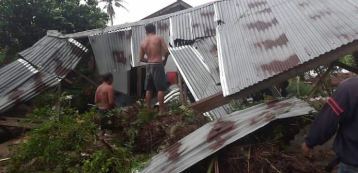 Puting Beliung Landa 2 Desa di Deli Serdang, 1 Warga Tertimpa Tiang Wifi dan Belasan Rumah Rusak Parah