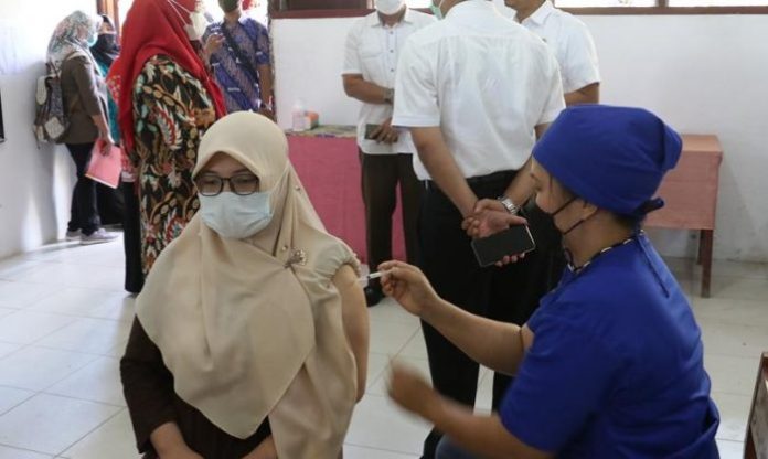 Tunjang Rencana Kegiatan PTM, 2.400 Guru di Siantar Jalani Vaksinasi Tahap II