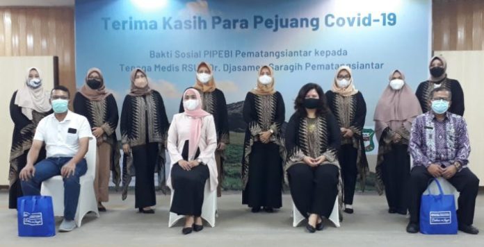 Persatuan Istri Pegawai Bank Indonesia Siantar Beri Bantuan kepada Nakes RSUD Djasamen Saragih