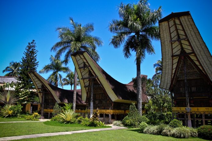 Rumah adat Toraja. (indonesiakaya.com)