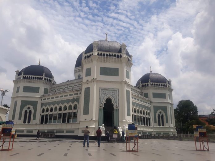 Masjid Raya Al Mashun Medan yang berada di Jalan Sisingamangaraja No 61, Kecamatam Medan Kota yang akan tetap menggelar Salat Idul Adha 1442 Hijriah/2021 pada Selasa (20/7/2021) di PPKM Darurat. (f:anita/mistar)