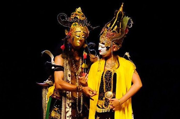 Wayang topeng yang mengisahkan Panji Inu Kertapati bersama Dewi Angreni, menjadi gambaran watak ideal orang Jawa.(Setyo Adhi Pamungkas)