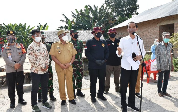 Tinjau Vaksinasi di Deli Serdang, Jokowi: Kita Harus Bisa Hidup Berdampingan dengan Covid-19
