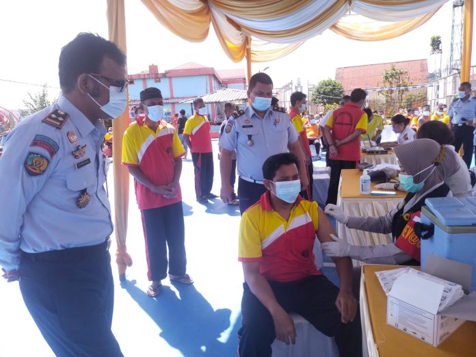 243 Warga Binaan Lapas Narkotika Pematangsiantar Terima Vaksinasi Dosis 2