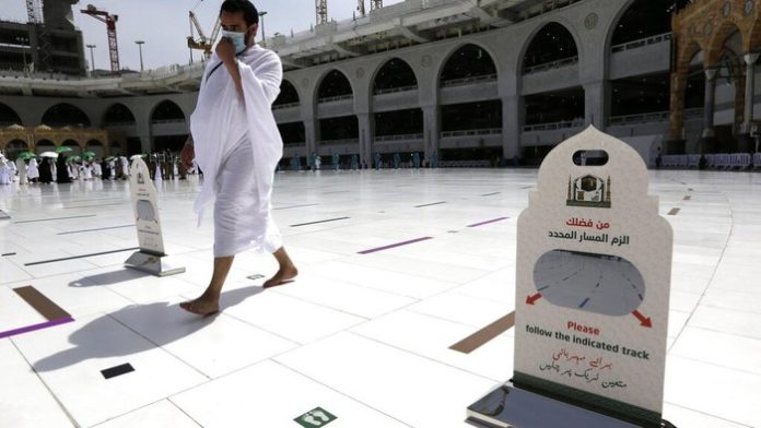 Covid-19 Turun, Arab Saudi Izinkan Kapasitas Penuh di Mesjid Mekah-Madinah