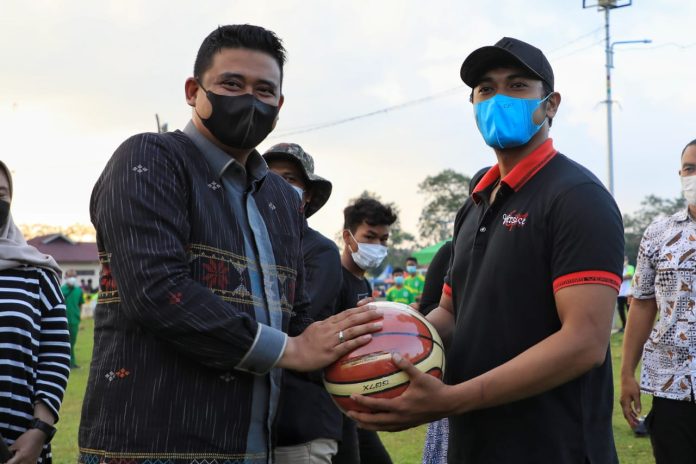 Wali Kota Bobby Lepas 32 Atlet Peparnas Medan ke Papua