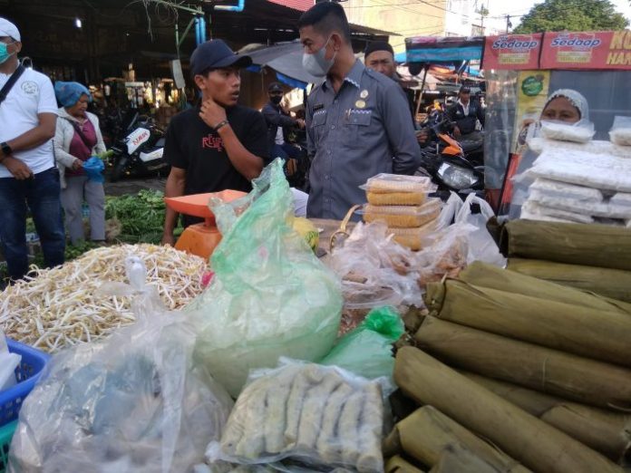 PKL ‘Dipaksa’ Masuk Pasar Kampung Lalang