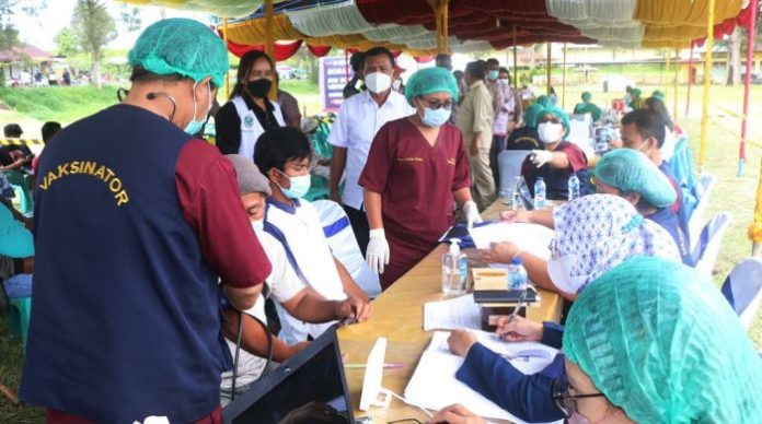 Kementerian Parekraf Gelar Serbuan Vaksinasi di Toba Sari Simalungun