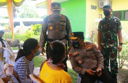 Kapoldasu Tinjau Vaksin Serentak Indonesia di Simalungun