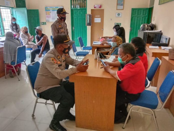 Polsek Padang Hilir Monitoring Vaksinasi di Puskesmas