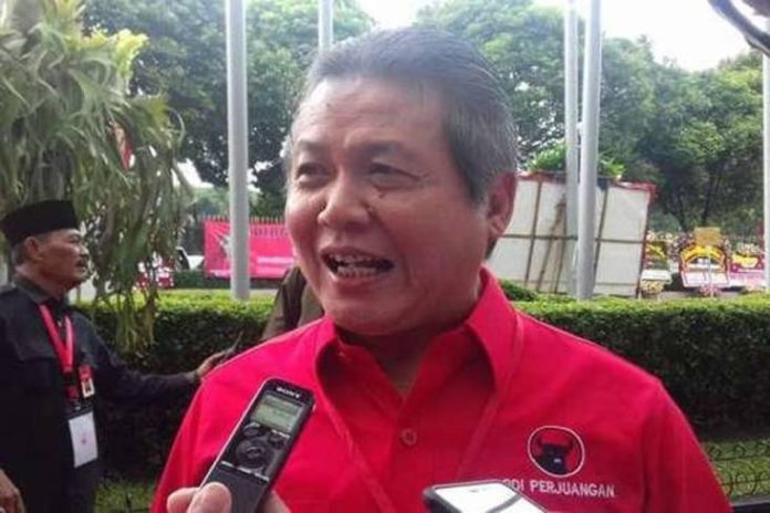 Politikus senior Partai Demokrasi Indonesia Perjuangan (PDIP) Hendrawan Supratikno meminta pengurus organisasi kemasyarakatan Pemuda Pancasila (PP) tidak memperpanjang polemik pernyataan Junimart Girsang. (f:SINDOnews)