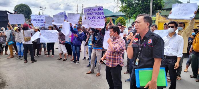 Tuntut Pilkades Ditunda, Warga Tiga Desa di Dairi Demo Kantor DPRD