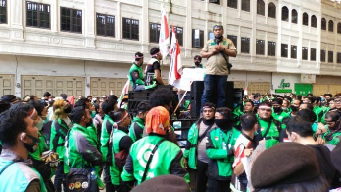 Ribuan Driver Geruduk Kantor GoJek di Medan