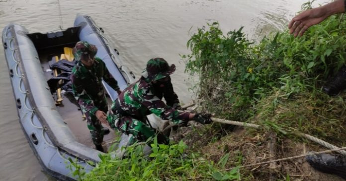 TNI AL Lanal TBA Gelar Lintas Medan Seberangi Sungai