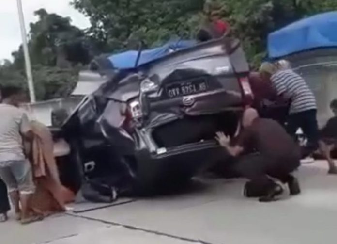 Innova Seruduk Daihatsu Sigra di Jalan Tol Medan-Binjai, 3 Orang Luka-luka