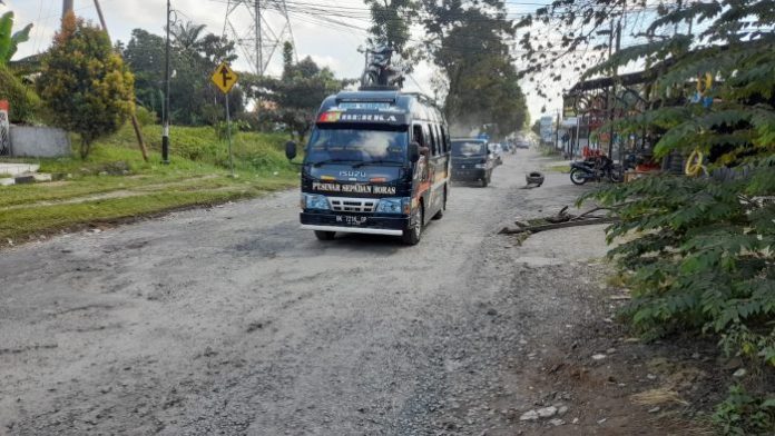Jalan Provinsi di Nagori Dolok Marlawan Kembali Rusak