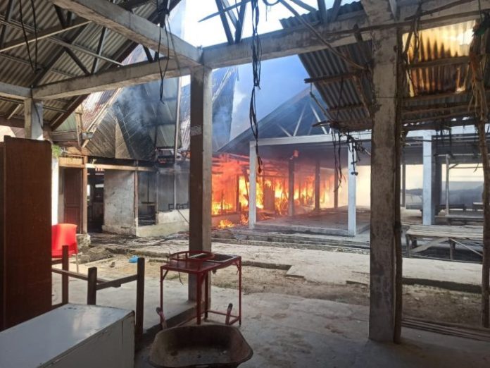 16 Kios Terbakar di Pasar Pangaribuan Taput
