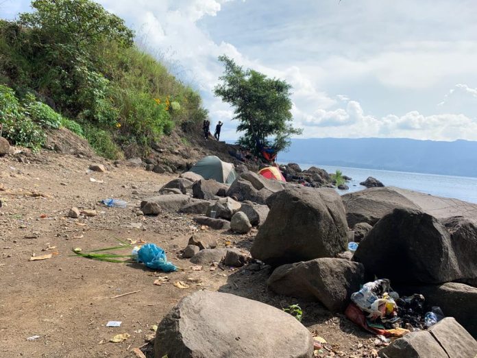 Banyak Sampah Berserakan di Lokasi Kemah Sipolha, Simalungun