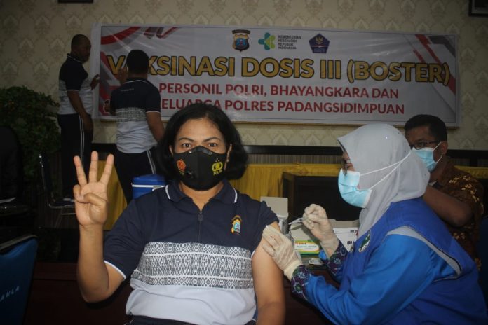 122 Personel Polres Padangsidimpuan Diberi Vaksin Booster