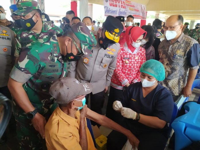 Ambil Bansos Bawa Bukti Sudah Divaksin, Kapolda Apresiasi Kerjasama TNI-Polri dan PT Pos