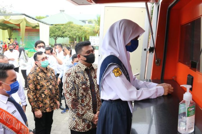 Hilangkan Julukan Medan Kota Terjorok, Bobby Nasution Launching Bank Sampah Sekolah