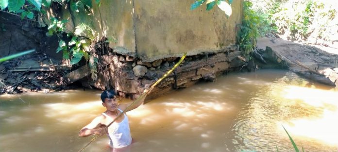 Terkikis Air, Abutment Jembatan di Simataniari Terancam Ambruk