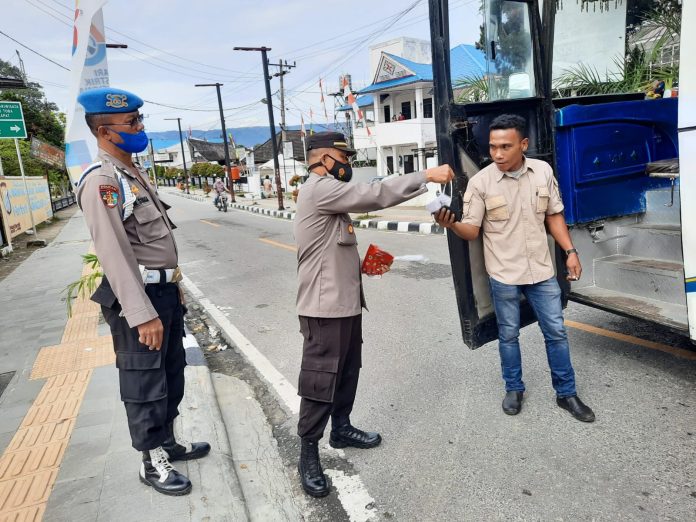 Antisipasi Penyebaran Covid-19 di Kota Wisata, Polsek Parapat Perketat Operasi Yustisi