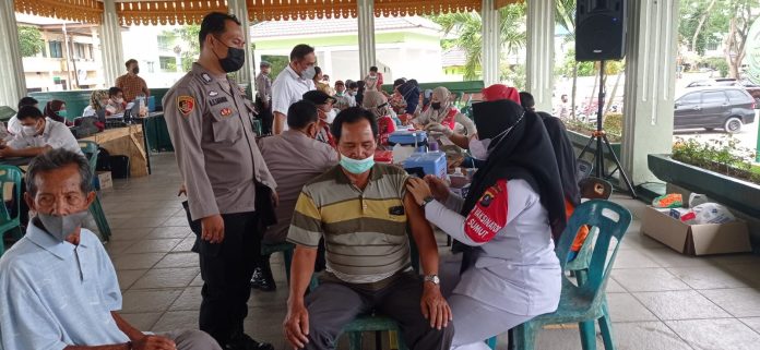 Satlantas Polres Tebing Tinggi Ajak Lansia Untuk Ikut Vaksinasi