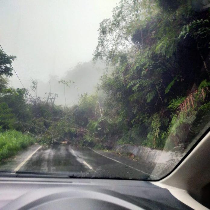 Jalan Nasional Sidikalang-Aceh Singkil Lumpuh Tertimbun Longsor