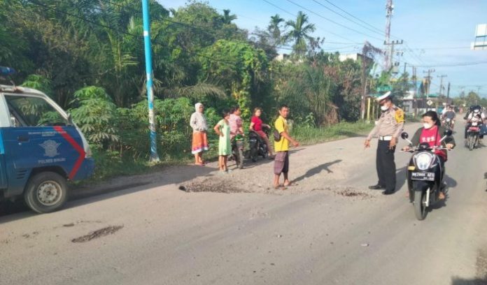 Penumpang Sepeda Motor Tewas Dilindas Truk Colt Diesel di Binjai