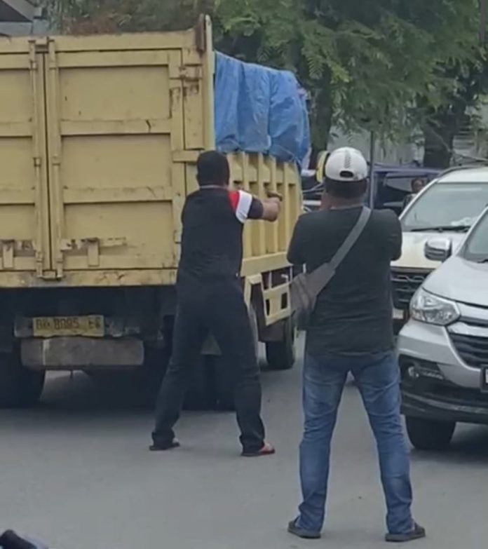 Oknum Polisi Letuskan Senpi Saat Penggerebekan di Medan