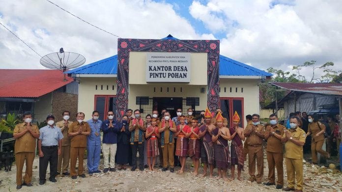 Dukung Pelayanan Publik, Inalum Renovasi Balai Desa Pintu Pohan Meranti Toba