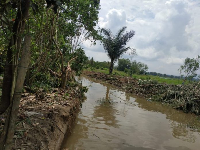 Dinas PUTR Toba Normalisasi Sungai Mandosi