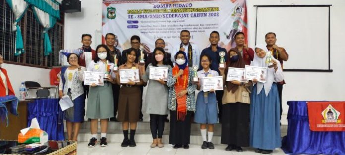 Siswi SMA RK Budi Mulia Siantar Juara 1 Lomba Pidato Raja Sangnaualuh