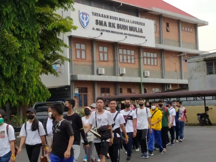 Siswa SMA RK Budi Mulia Siantar Gelar Aksi Long March Siantar-Tigaras