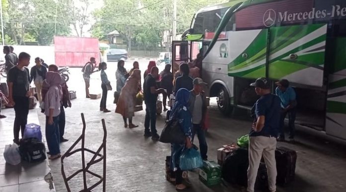 Pemudik di Loket Bus Jurusan Medan-Aceh-Padang Masih Ramai