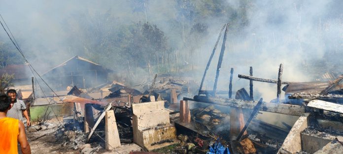 Api Tungku Sambar Dinding, Lima Rumah Hangus Terbakar di Simalungun