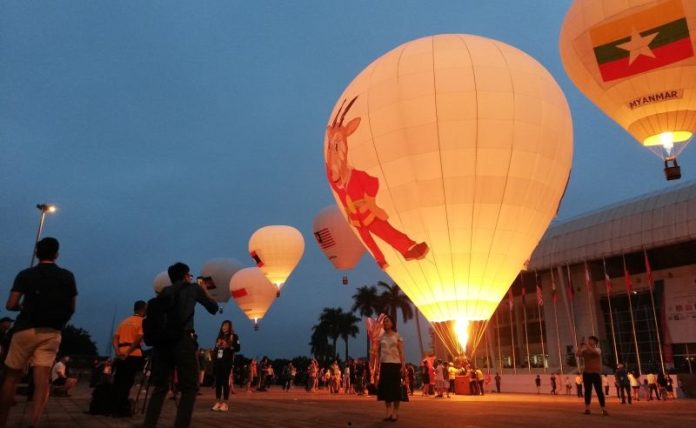 Balon Udara SEA Games Jadi Daya Tarik Spot Foto