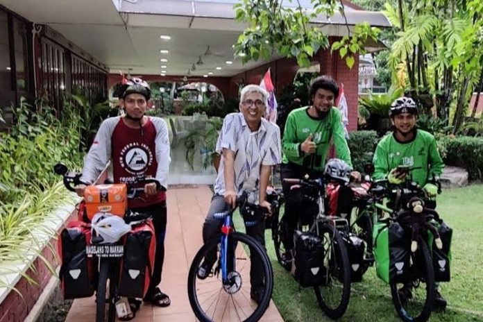 Tiga Warga Gorontalo dan Megelang Pergi Haji Bersepeda ke Mekah