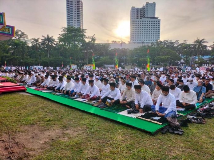 Ribuan Jemaah Ikuti Sholat Id di Lapangan Merdeka Medan